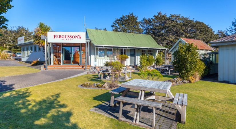 chateau-tongariro-hotel-food-and-drink-fergusons-cafe-image