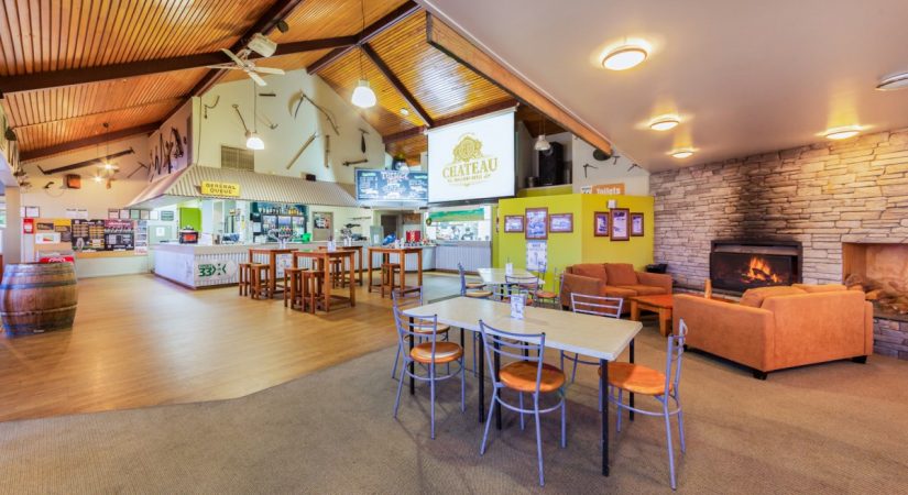 chateau-tongariro-hotel-food-and-drink-tussock-tavern-image