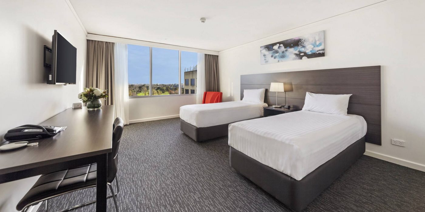 rooms-suites-superior-twin-room-melbourne-hotel-bayview-eden